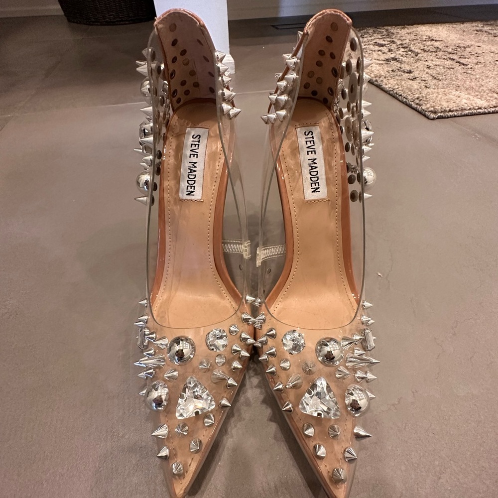 Steve Madden pumps- never worn